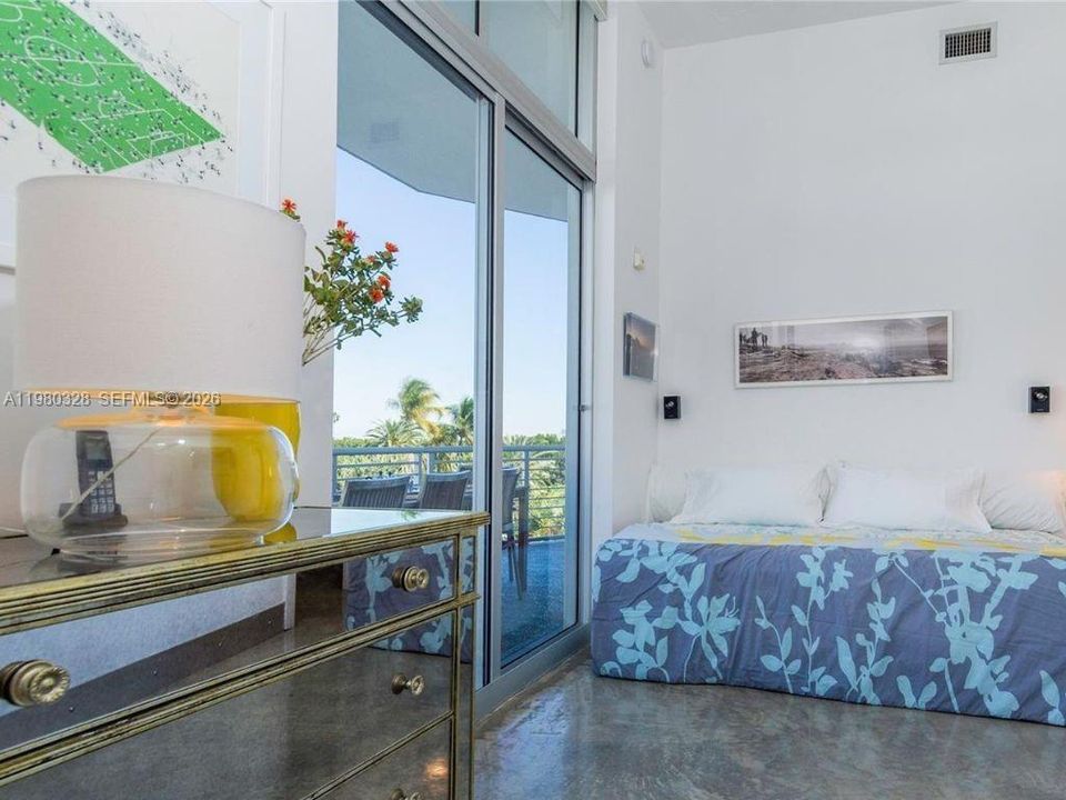 Activo con contrato: $8,500 (3 camas, 2 baños, 2090 Pies cuadrados)