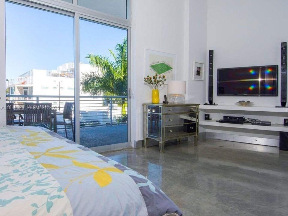 Activo con contrato: $8,500 (3 camas, 2 baños, 2090 Pies cuadrados)