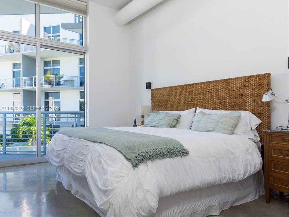 Activo con contrato: $8,500 (3 camas, 2 baños, 2090 Pies cuadrados)