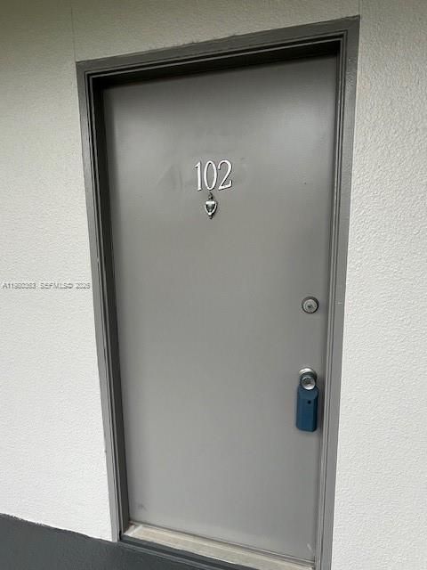 Под контрактом: $145,000 (2 спален, 2 ванн, 1044 Квадратных фут)
