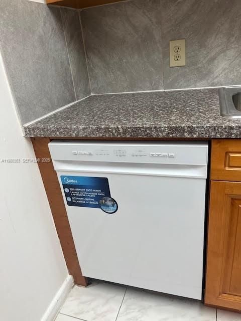 Под контрактом: $145,000 (2 спален, 2 ванн, 1044 Квадратных фут)