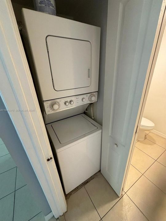 Active With Contract: $300,000 (2 beds, 2 baths, 698 Square Feet)