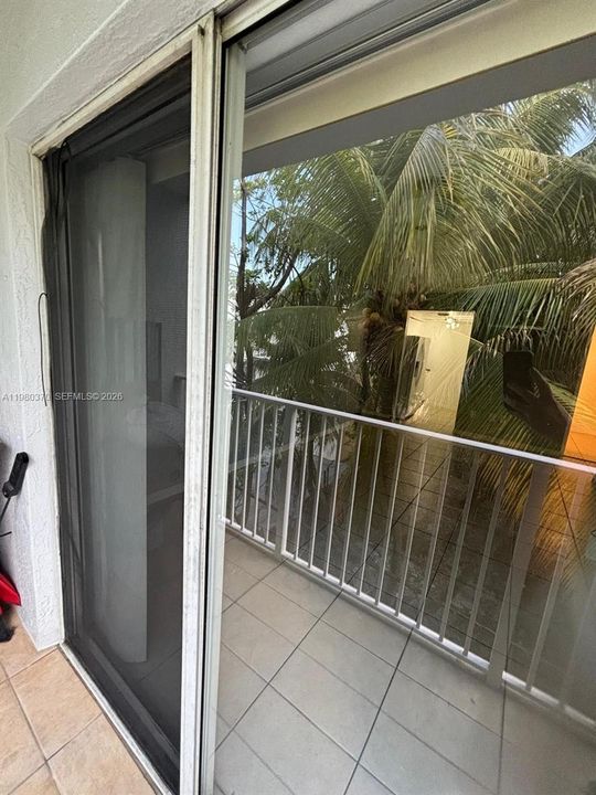 Active With Contract: $300,000 (2 beds, 2 baths, 698 Square Feet)