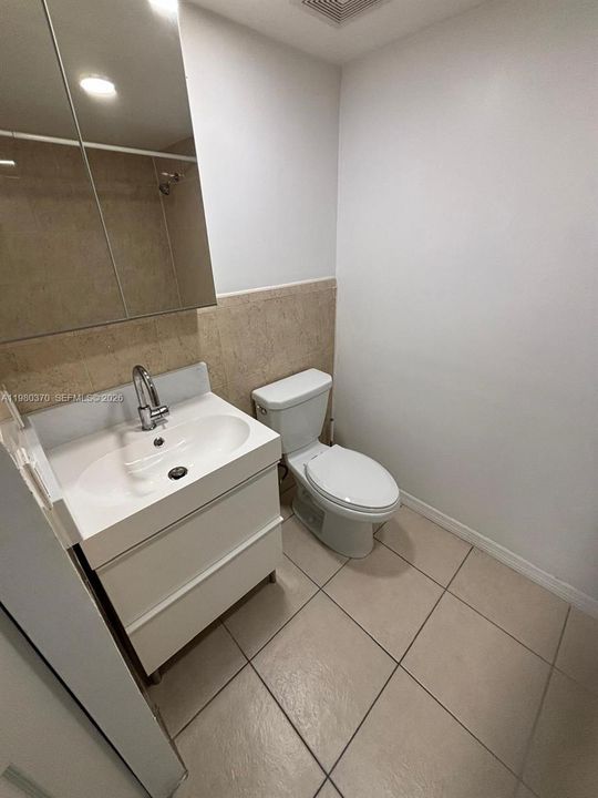 Active With Contract: $300,000 (2 beds, 2 baths, 698 Square Feet)