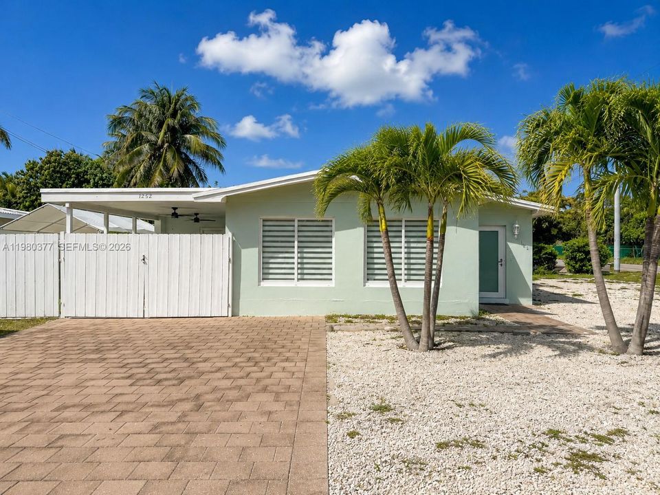 For Sale: $637,000 (3 beds, 2 baths, 1424 Square Feet)