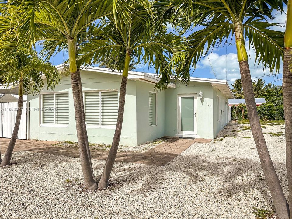 For Sale: $637,000 (3 beds, 2 baths, 1424 Square Feet)