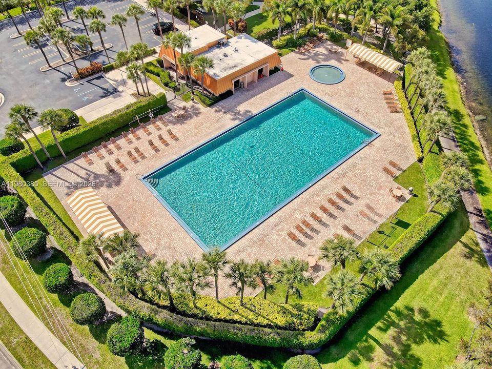 合同活跃: $2,090 (2 贝兹, 2 浴室, 1236 平方英尺)