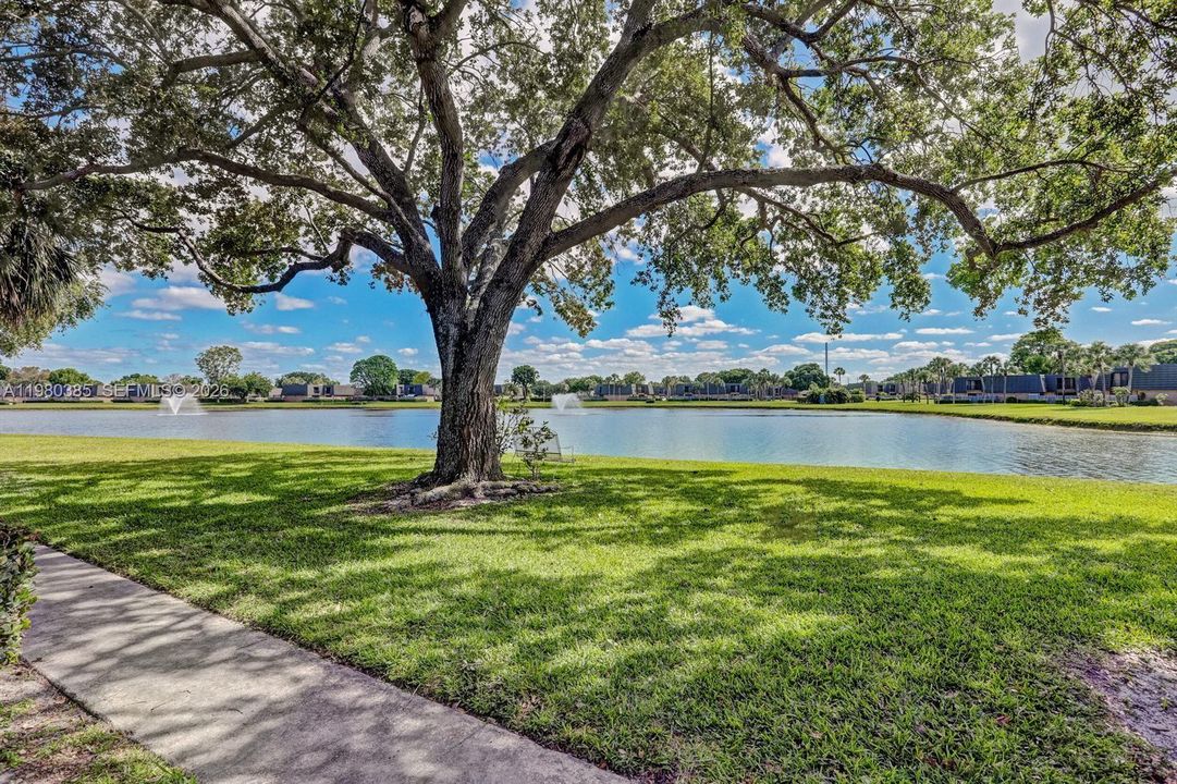 合同活跃: $2,090 (2 贝兹, 2 浴室, 1236 平方英尺)