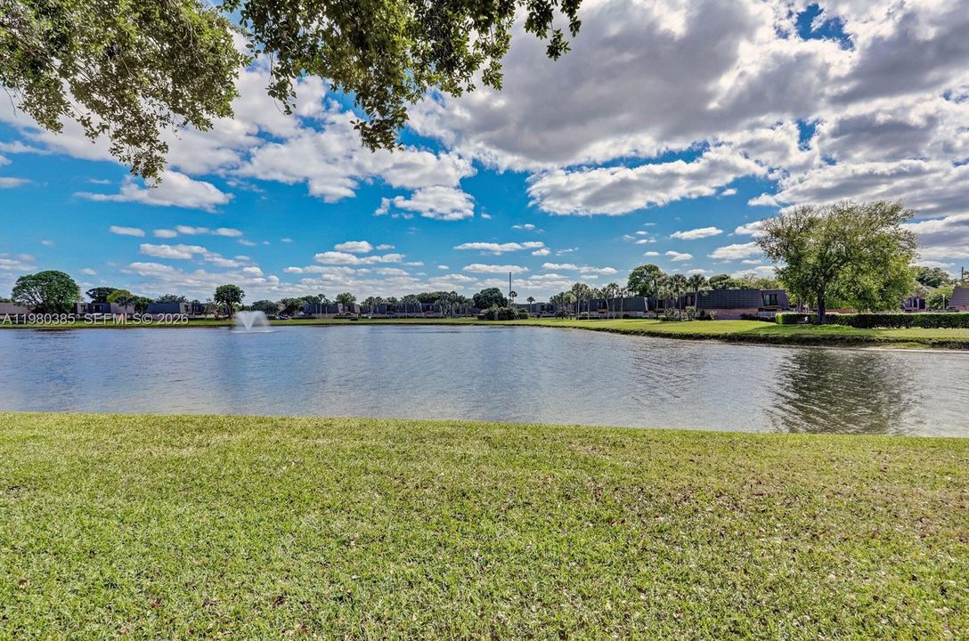 合同活跃: $2,090 (2 贝兹, 2 浴室, 1236 平方英尺)