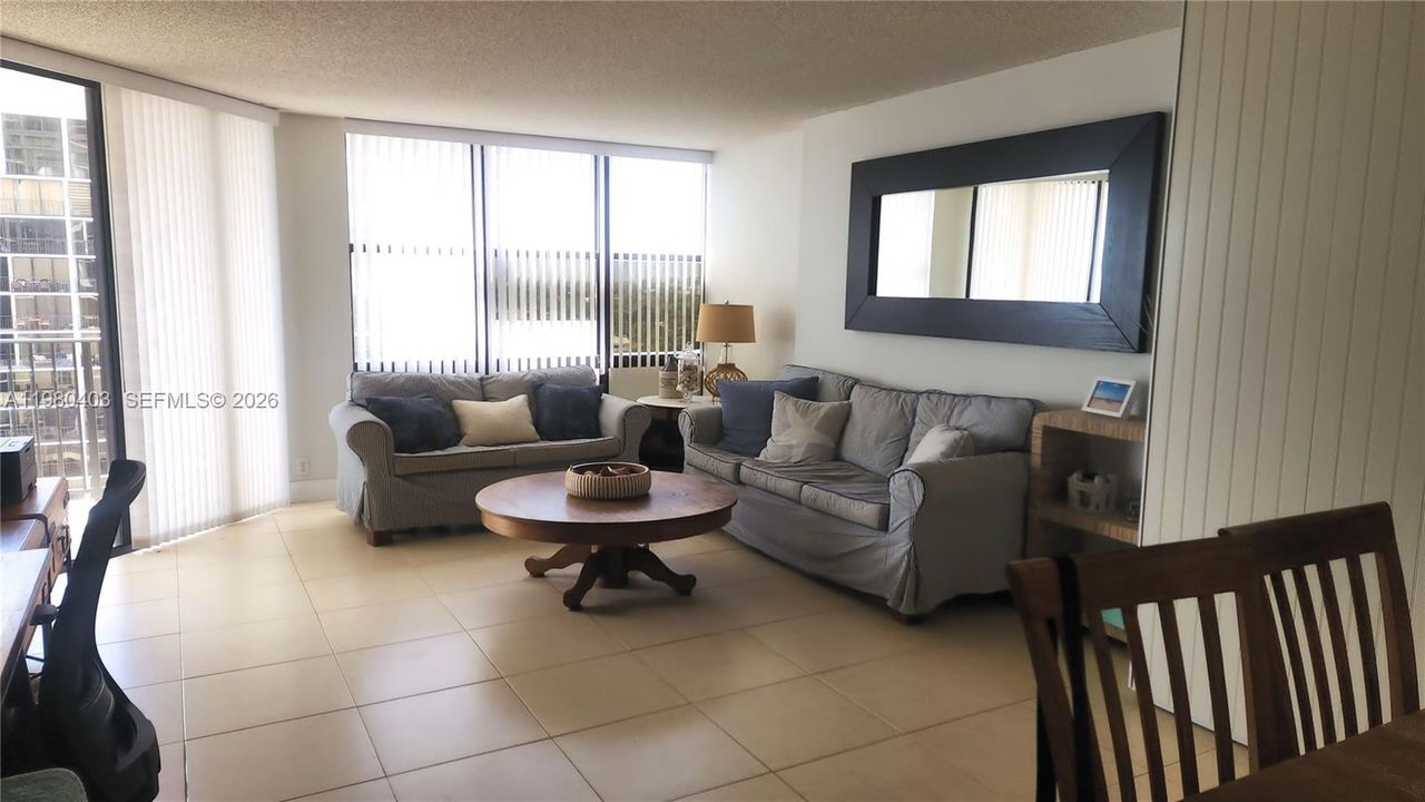 En Venta: $479,000 (1 camas, 1 baños, 1064 Pies cuadrados)