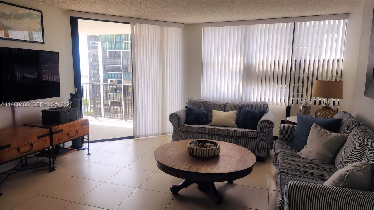 En Venta: $479,000 (1 camas, 1 baños, 1064 Pies cuadrados)