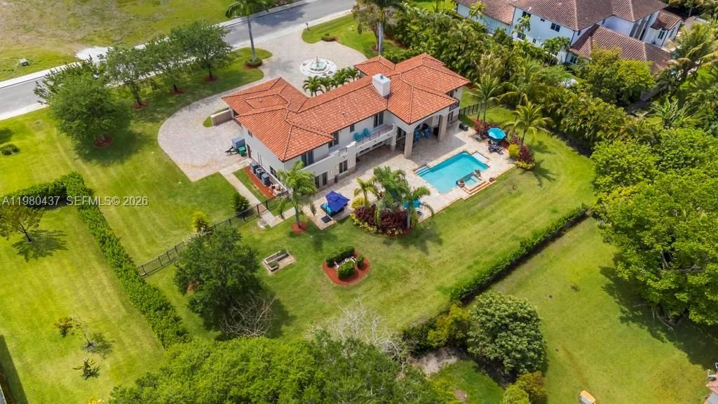 На продажу: $2,850,000 (6 спален, 4 ванн, 6251 Квадратных фут)