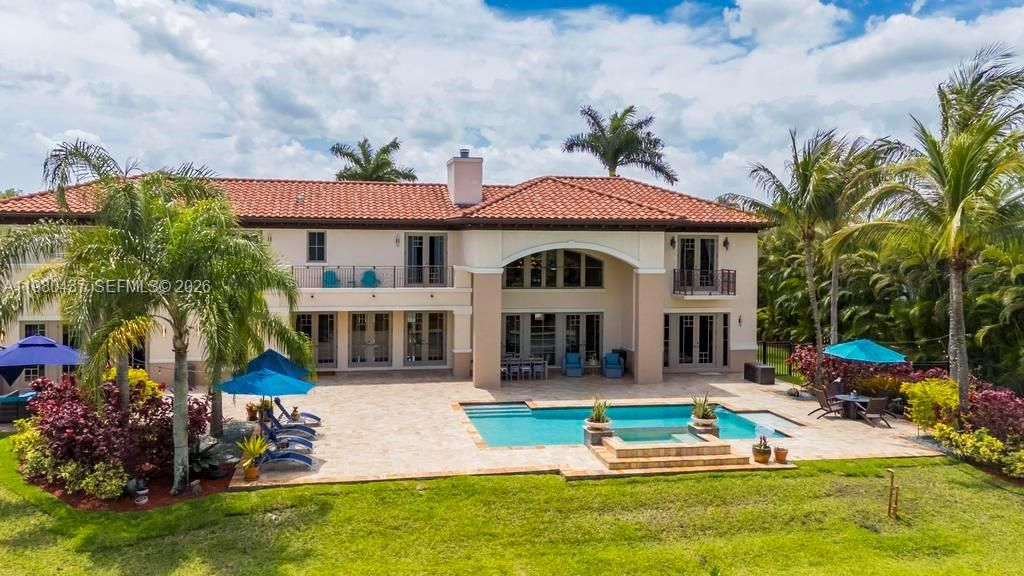 На продажу: $2,850,000 (6 спален, 4 ванн, 6251 Квадратных фут)