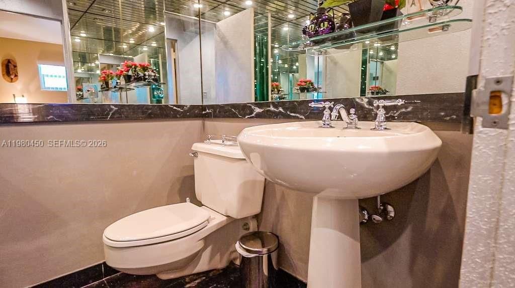 Недавно продано: $179,000 (3 спален, 2 ванн, 2340 Квадратных фут)