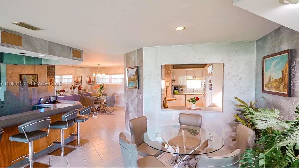 Недавно продано: $179,000 (3 спален, 2 ванн, 2340 Квадратных фут)