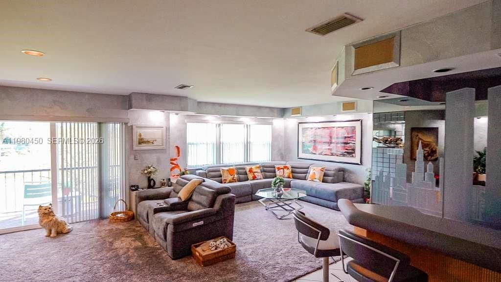 Недавно продано: $179,000 (3 спален, 2 ванн, 2340 Квадратных фут)