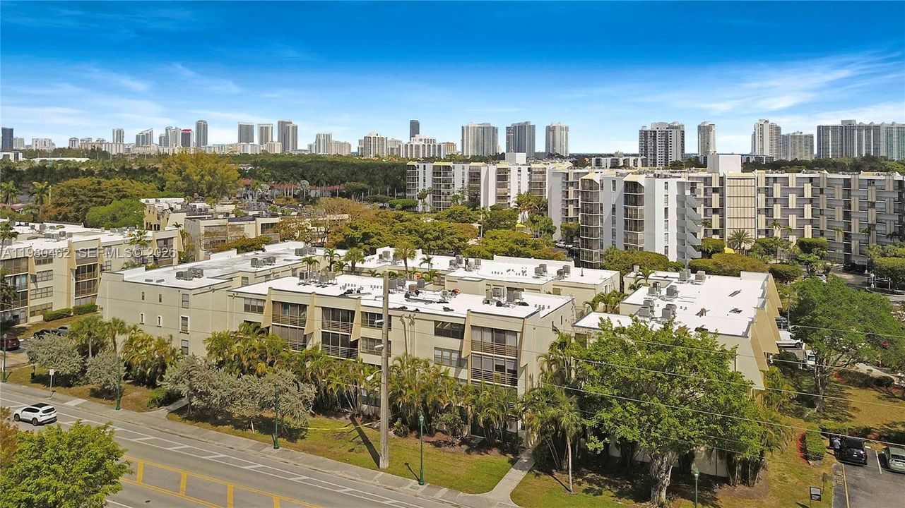 Activo con contrato: $229,000 (3 camas, 2 baños, 1380 Pies cuadrados)