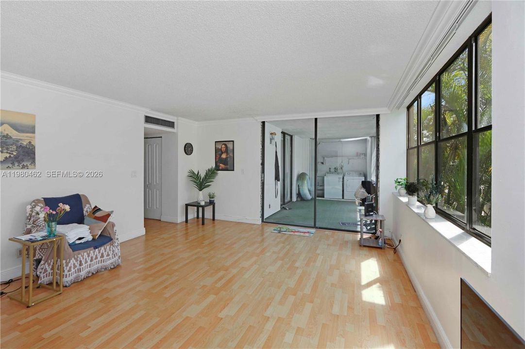 Activo con contrato: $229,000 (3 camas, 2 baños, 1380 Pies cuadrados)