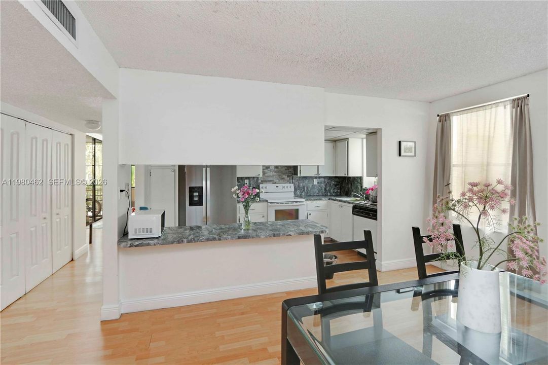 Activo con contrato: $229,000 (3 camas, 2 baños, 1380 Pies cuadrados)
