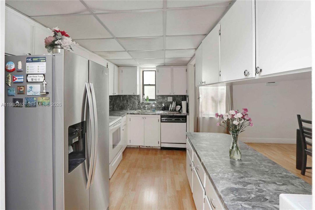 Activo con contrato: $229,000 (3 camas, 2 baños, 1380 Pies cuadrados)