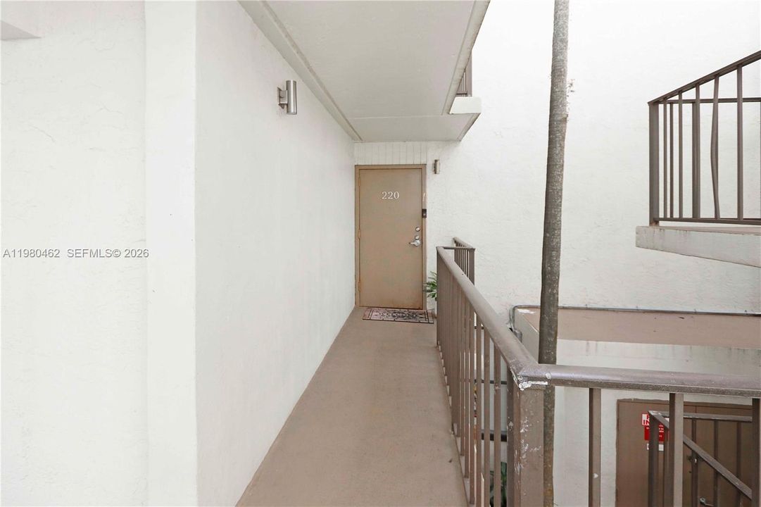 Activo con contrato: $229,000 (3 camas, 2 baños, 1380 Pies cuadrados)