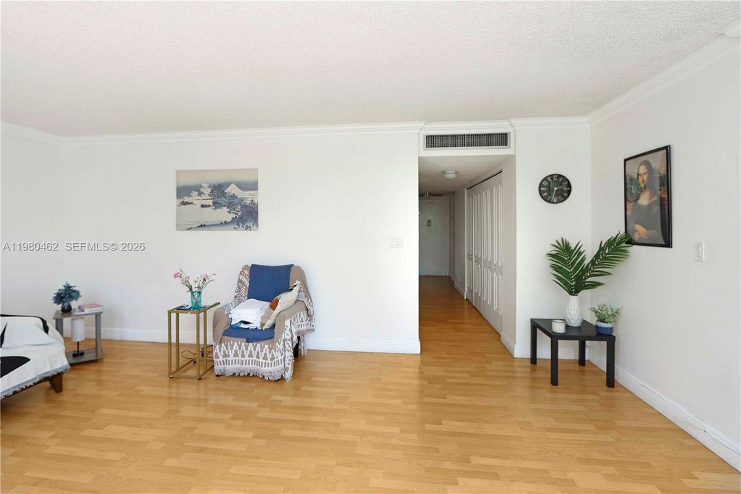 Activo con contrato: $229,000 (3 camas, 2 baños, 1380 Pies cuadrados)