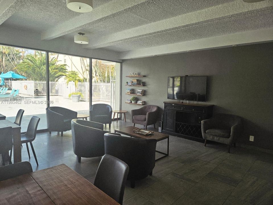 Activo con contrato: $229,000 (3 camas, 2 baños, 1380 Pies cuadrados)