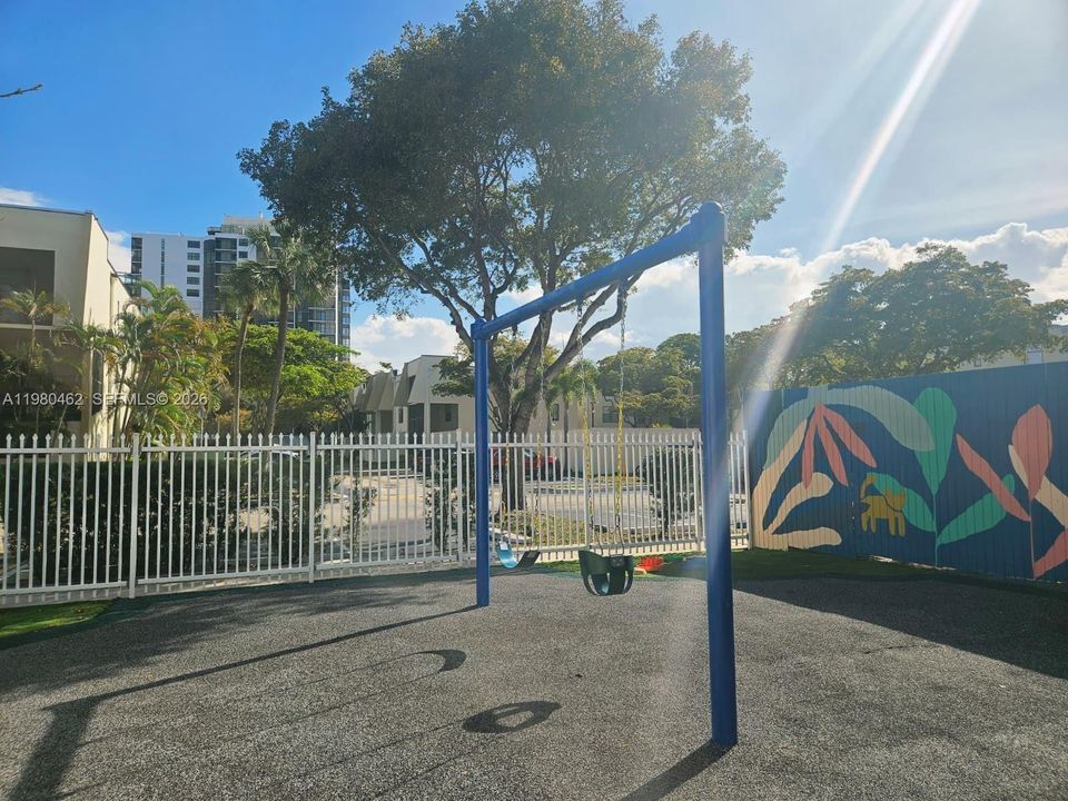 Activo con contrato: $229,000 (3 camas, 2 baños, 1380 Pies cuadrados)