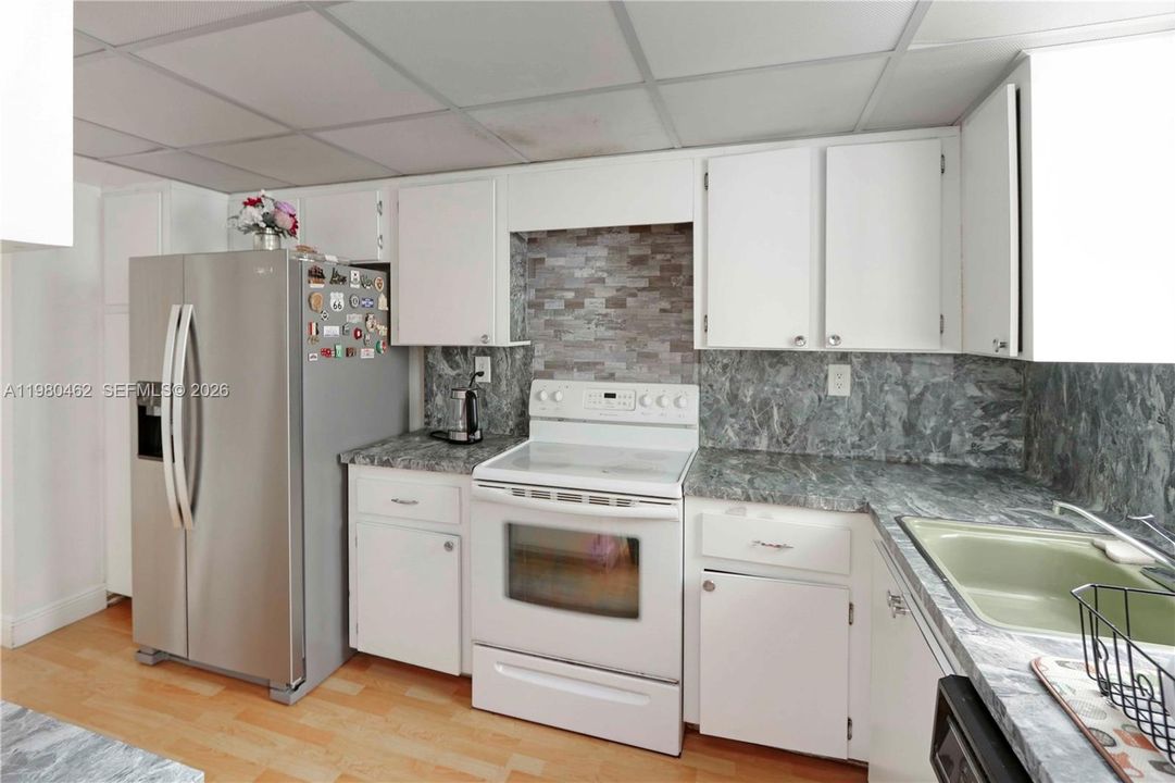 Activo con contrato: $229,000 (3 camas, 2 baños, 1380 Pies cuadrados)