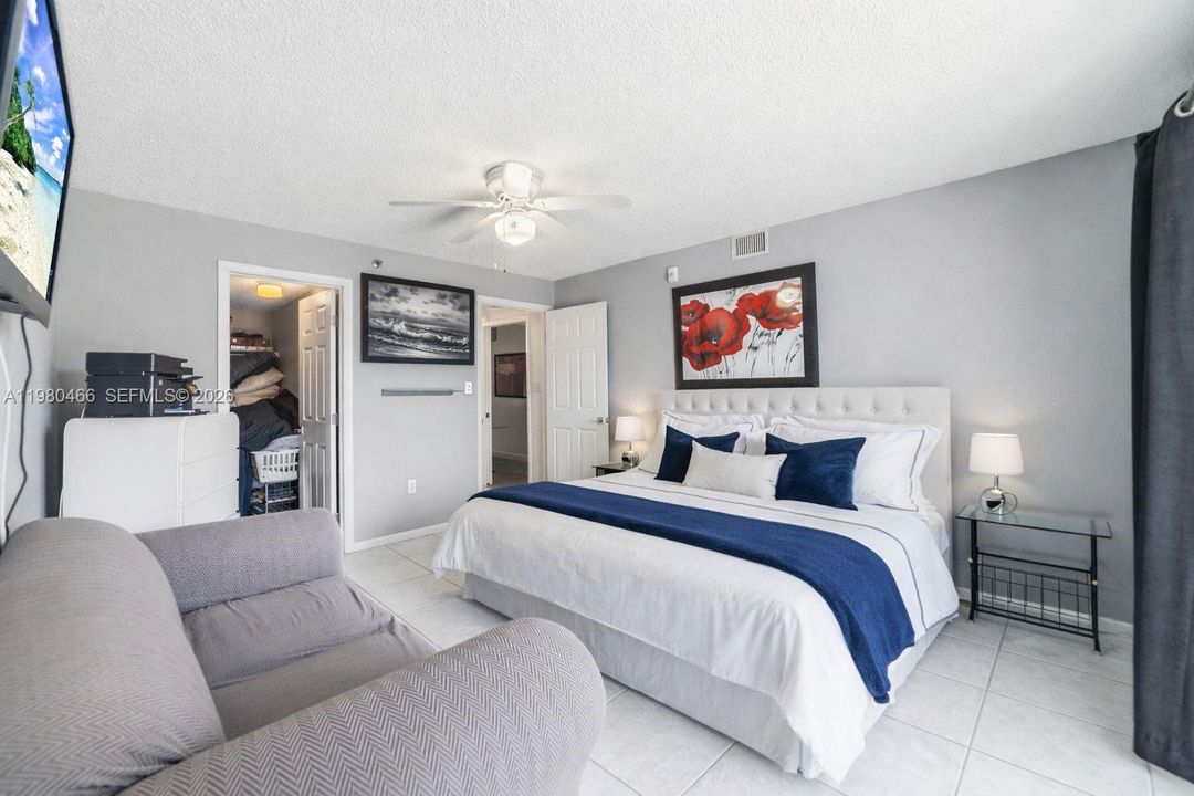 На продажу: $675,000 (2 спален, 2 ванн, 2054 Квадратных фут)
