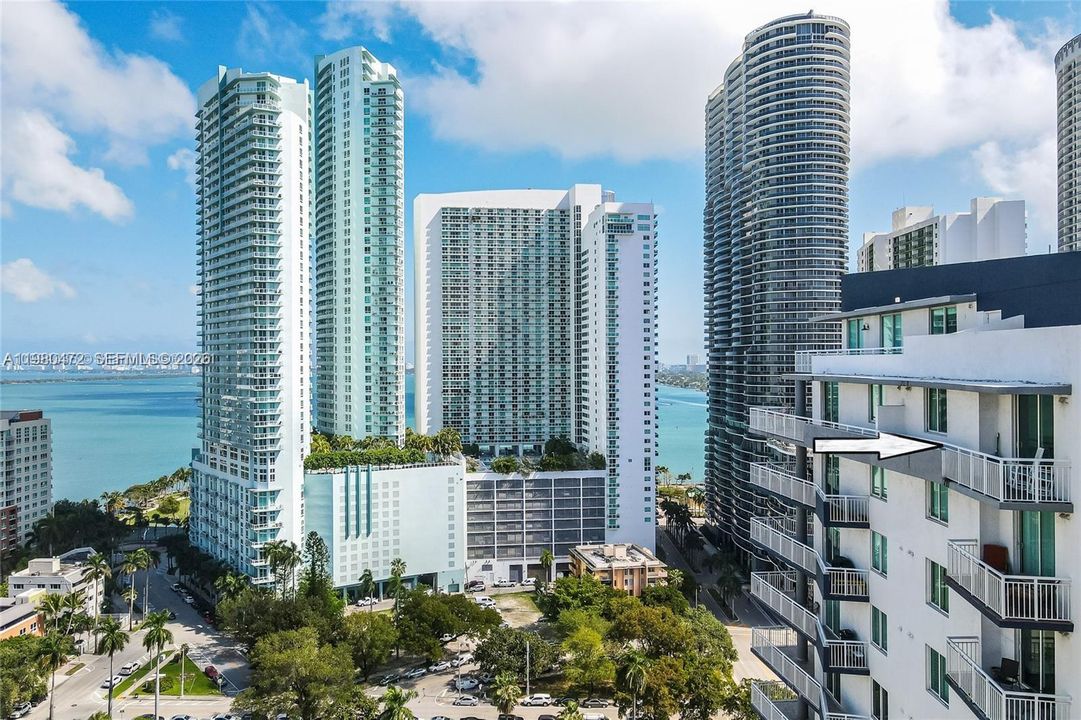 For Sale: $360,000 (1 beds, 1 baths, 763 Square Feet)