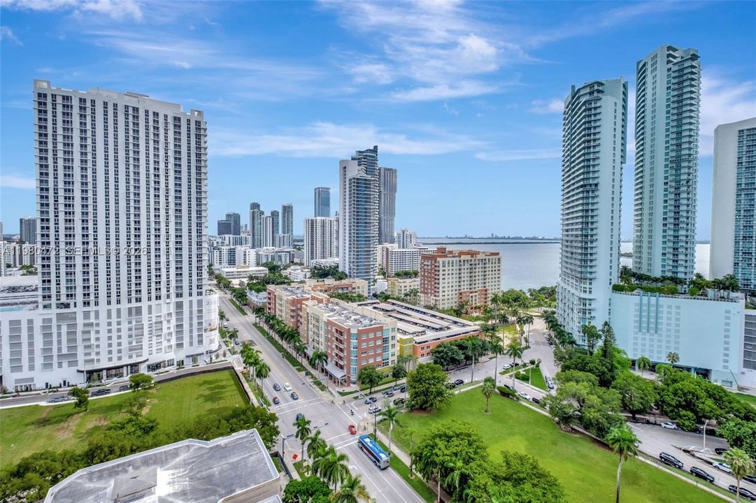 For Sale: $360,000 (1 beds, 1 baths, 763 Square Feet)