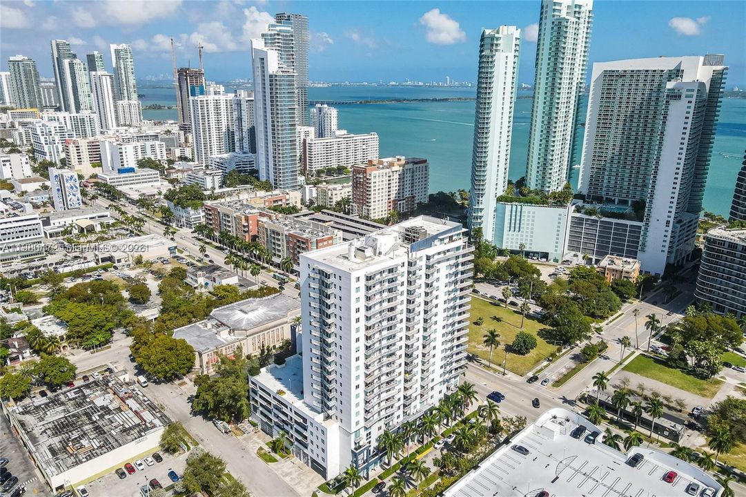 For Sale: $360,000 (1 beds, 1 baths, 763 Square Feet)