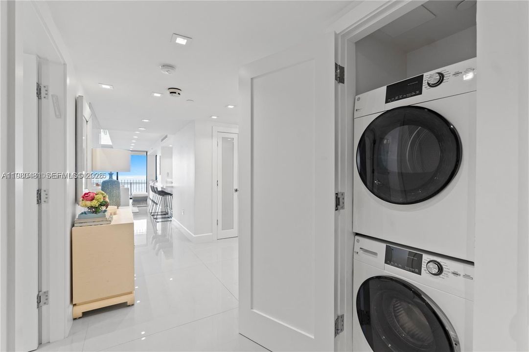 For Sale: $3,700,000 (3 beds, 2 baths, 2600 Square Feet)