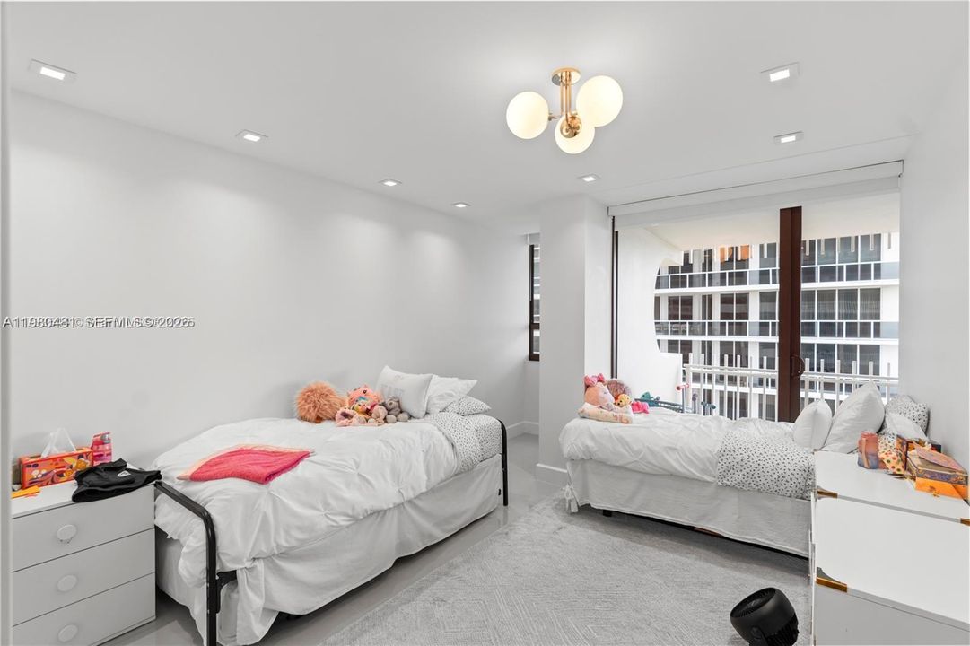 For Sale: $3,700,000 (3 beds, 2 baths, 2600 Square Feet)