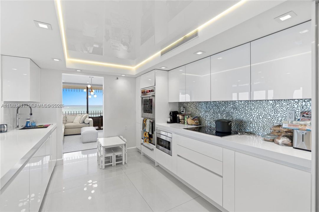 For Sale: $3,700,000 (3 beds, 2 baths, 2600 Square Feet)