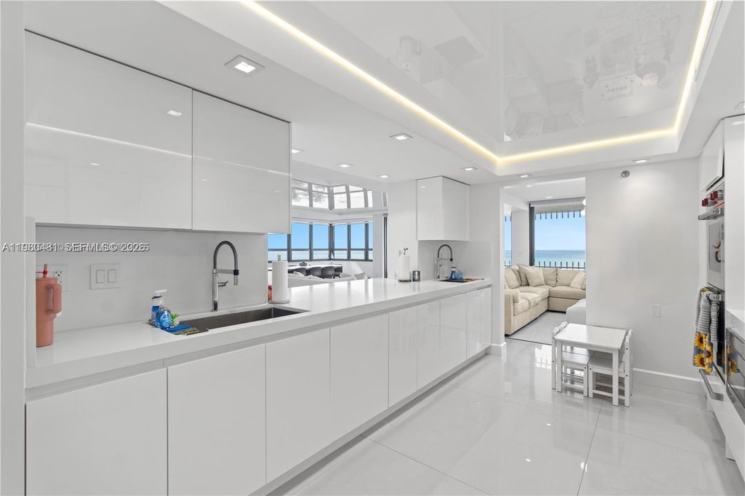 For Sale: $3,700,000 (3 beds, 2 baths, 2600 Square Feet)