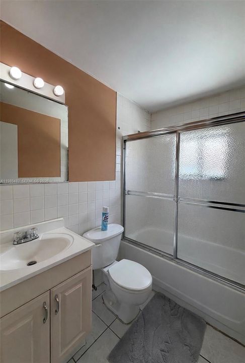 Active With Contract: $270,000 (2 beds, 2 baths, 925 Square Feet)