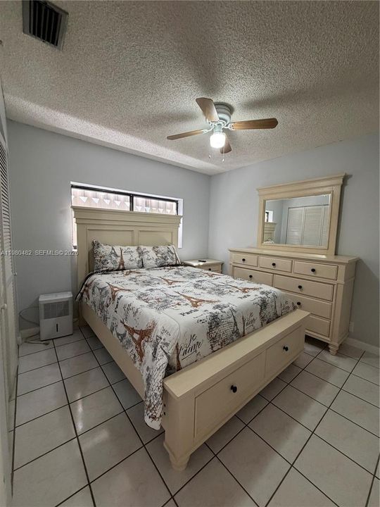 Active With Contract: $270,000 (2 beds, 2 baths, 925 Square Feet)