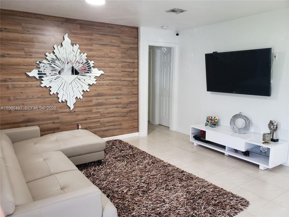 En Venta: $529,000 (3 camas, 2 baños, 1128 Pies cuadrados)