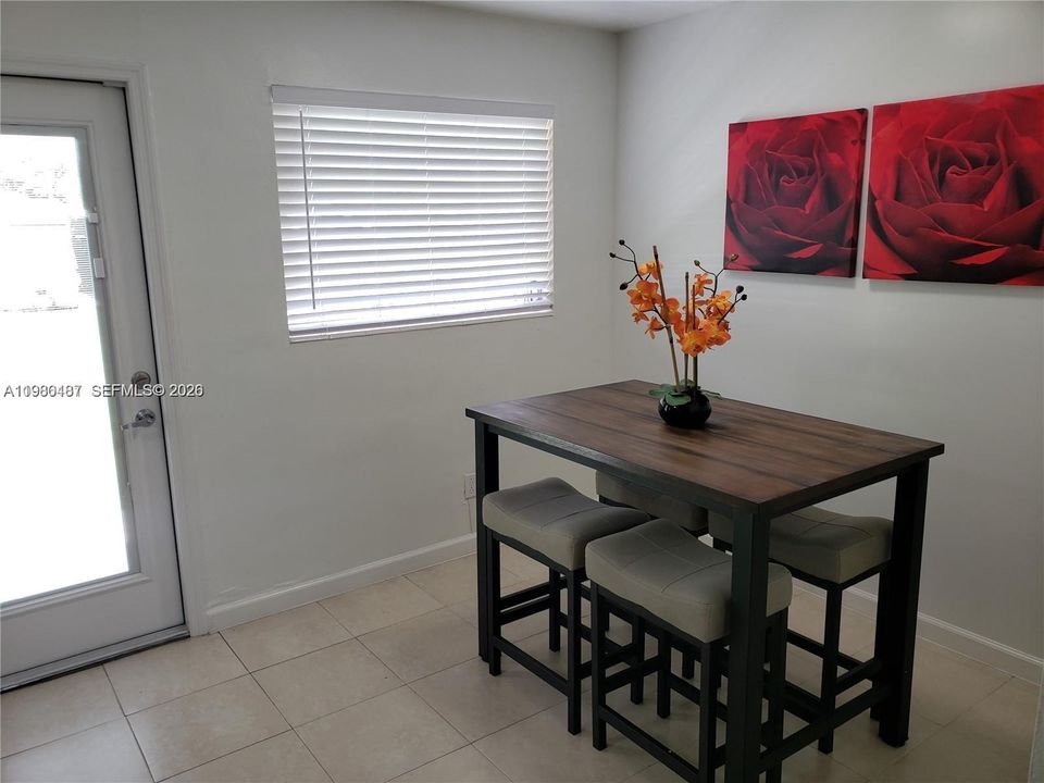 En Venta: $529,000 (3 camas, 2 baños, 1128 Pies cuadrados)