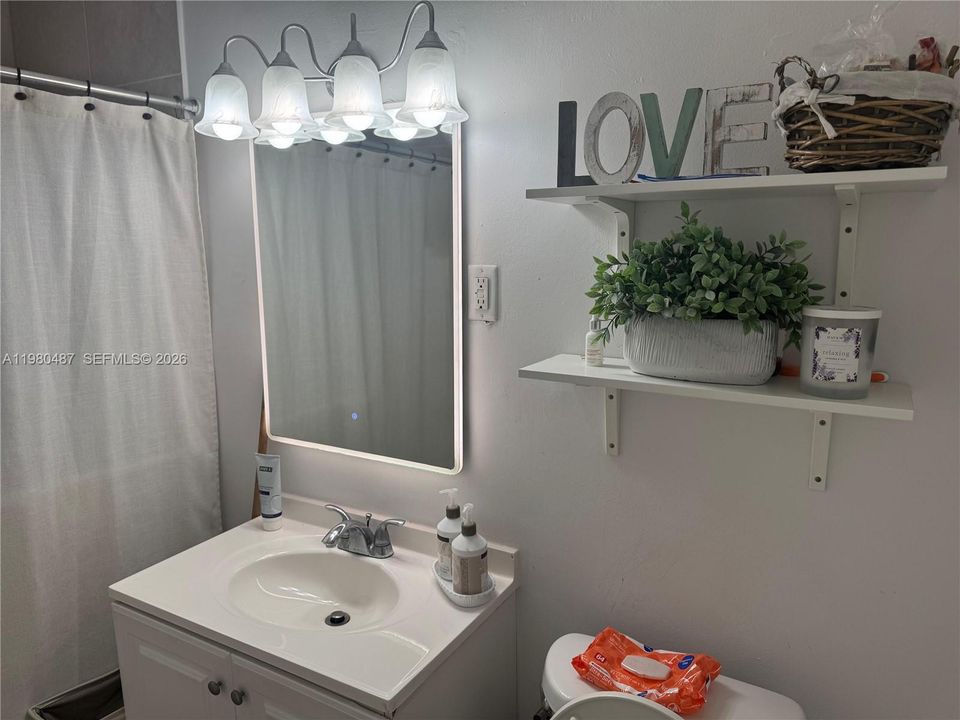 En Venta: $529,000 (3 camas, 2 baños, 1128 Pies cuadrados)