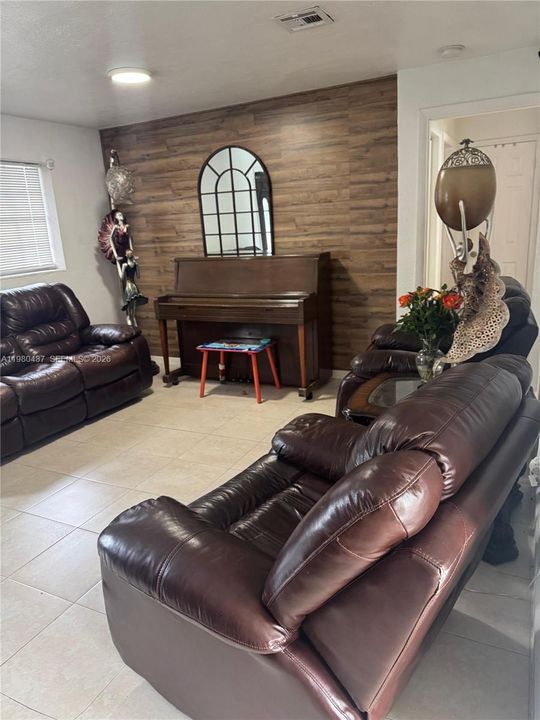 En Venta: $529,000 (3 camas, 2 baños, 1128 Pies cuadrados)