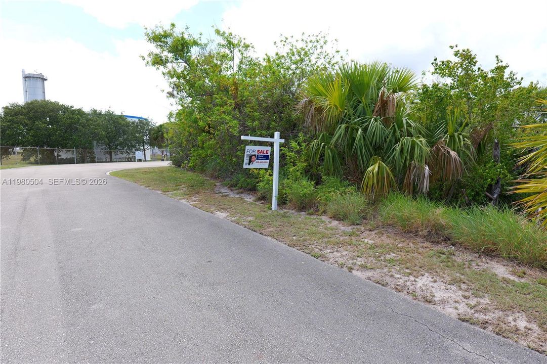 На продажу: $349,000 (0.25 acres)