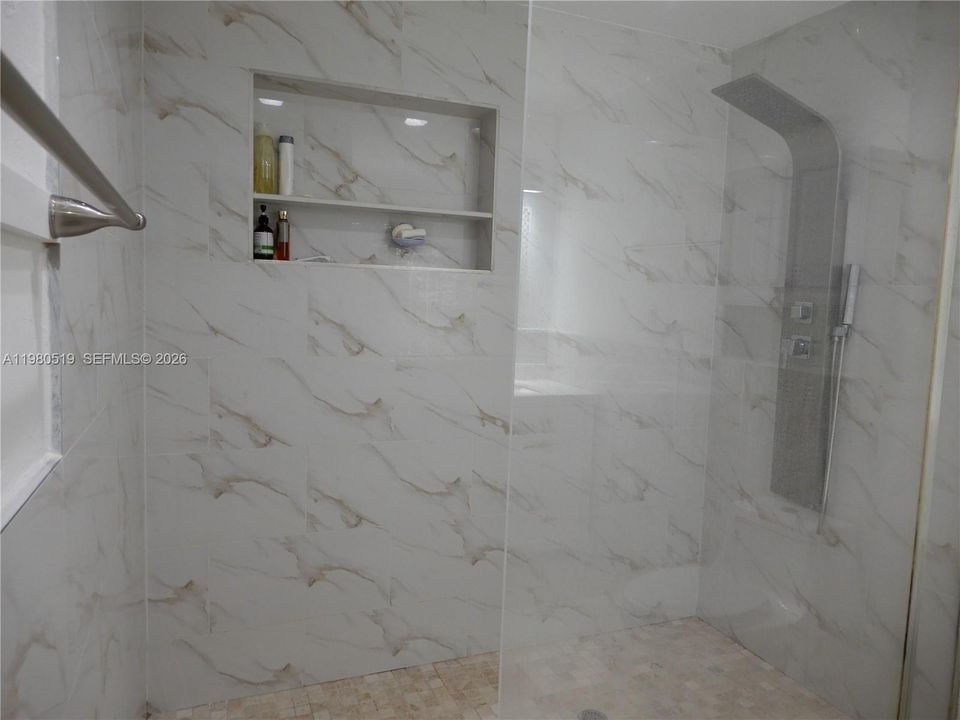 На продажу: $650,000 (3 спален, 2 ванн, 1555 Квадратных фут)