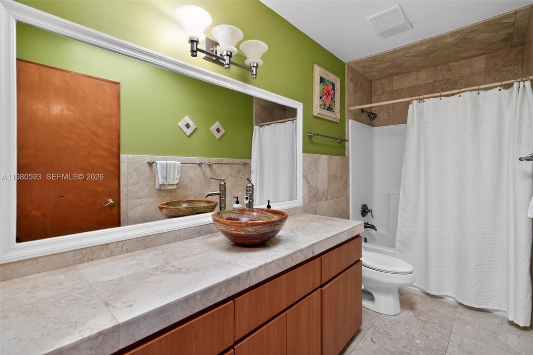 For Sale: $850,000 (4 beds, 2 baths, 2117 Square Feet)