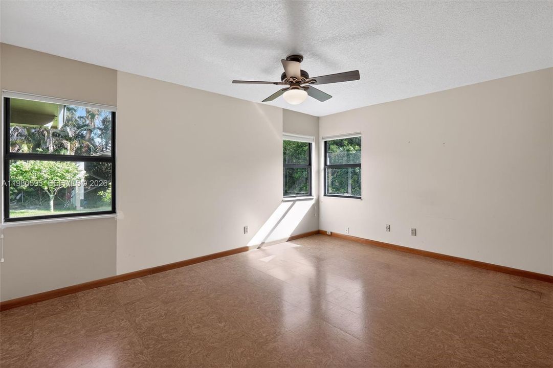 For Sale: $850,000 (4 beds, 2 baths, 2117 Square Feet)