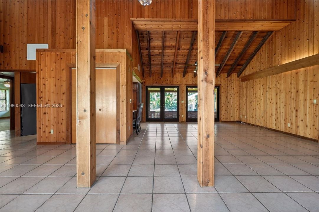 For Sale: $850,000 (4 beds, 2 baths, 2117 Square Feet)