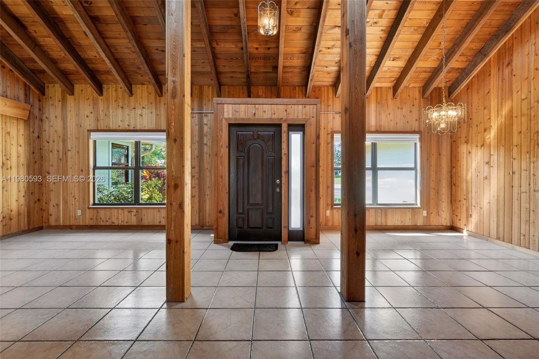 For Sale: $850,000 (4 beds, 2 baths, 2117 Square Feet)