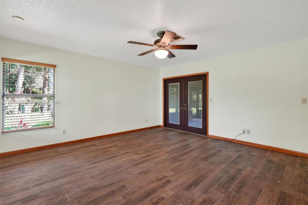 For Sale: $850,000 (4 beds, 2 baths, 2117 Square Feet)